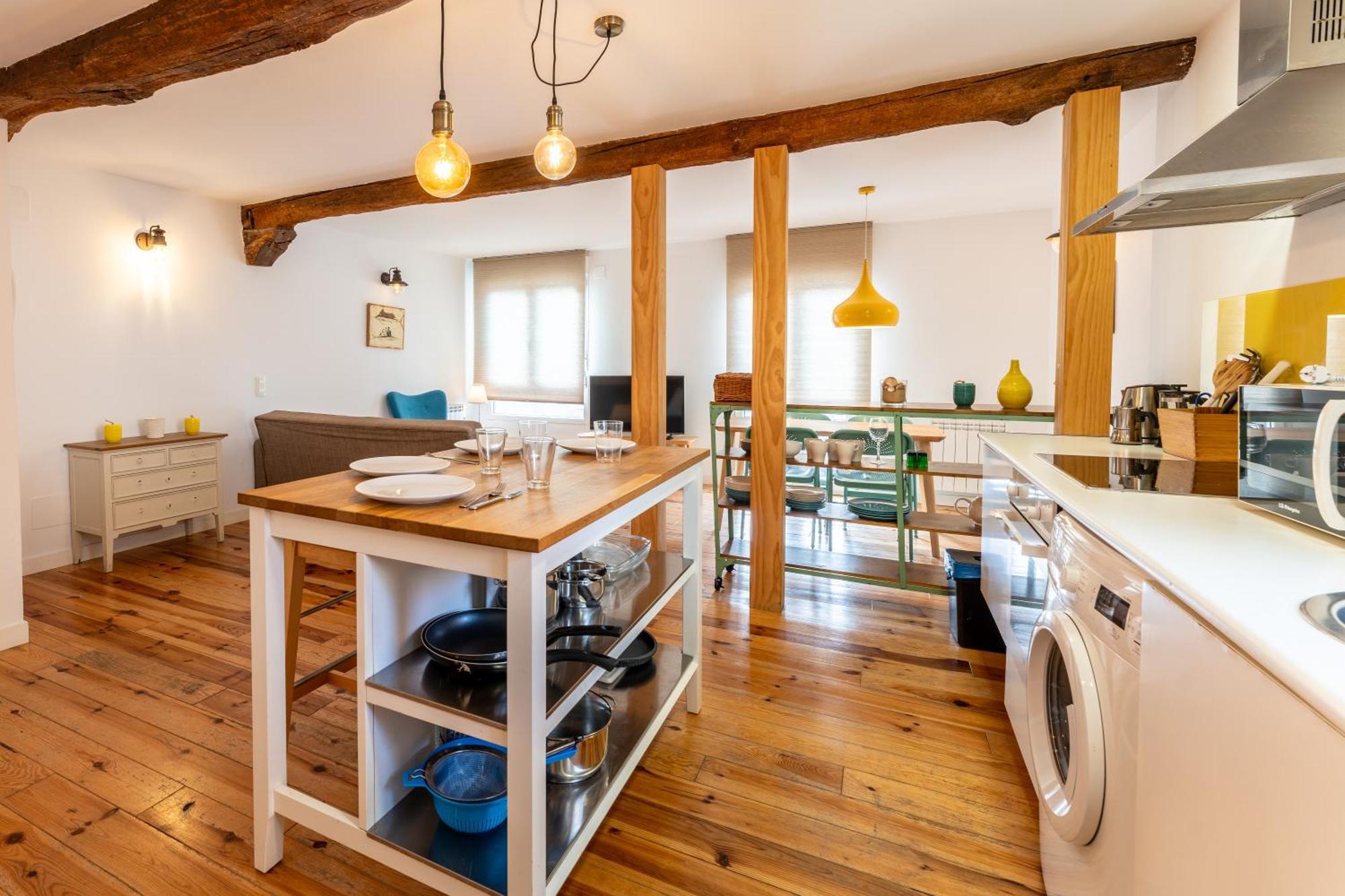 Warm And Inviting, Central Location By Urbanhosting Santander Exteriér fotografie